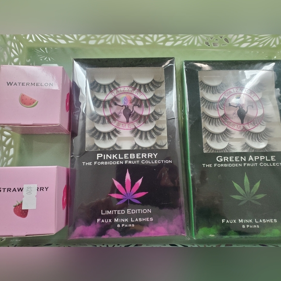 Eyelashes - Picture 1 of 2